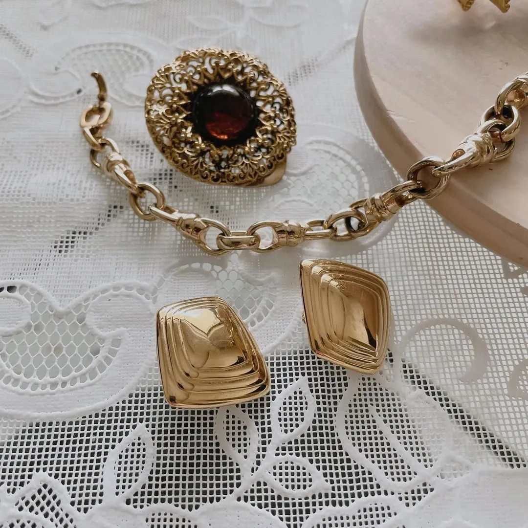Phong cách và cách phối trang sức vintage
